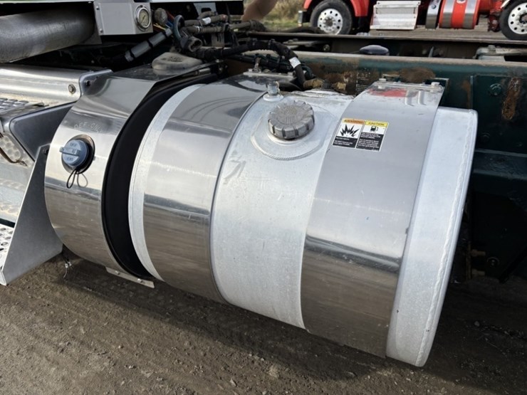 2018-kenworth-w900-image-21