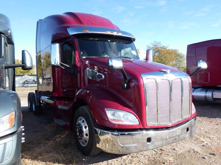 2022-peterbilt-579-image-3