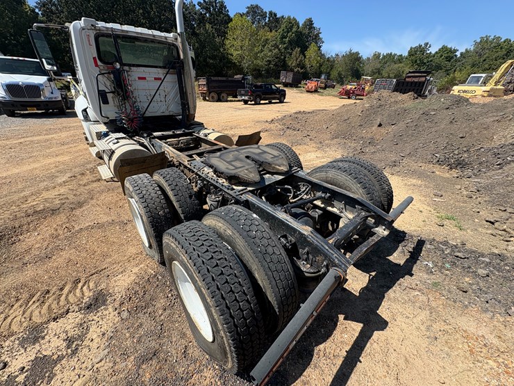 #22534-•-2014-freightliner-prostar-lf-687-t/a-daycab-truck-tractor-vin:-1hsdjsnr4eh099715-image-4