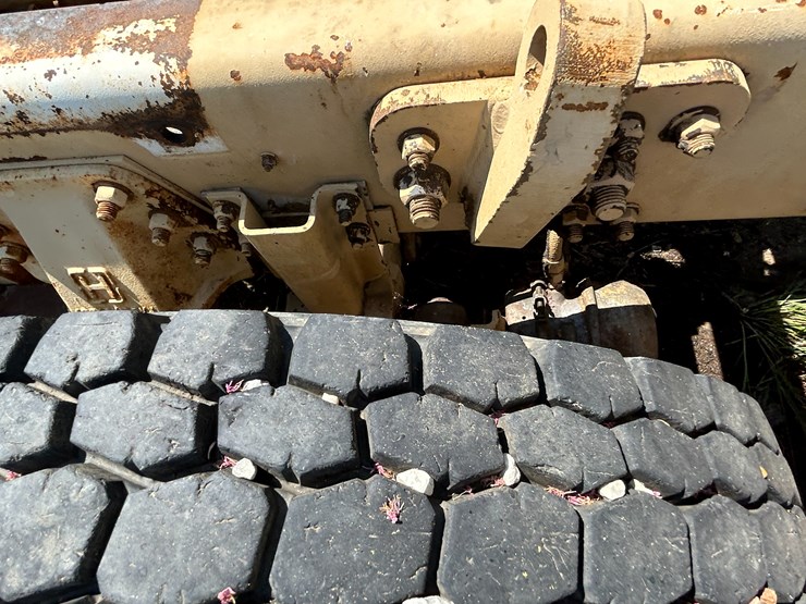 #22529-•-inop-1992-freightliner-t/a-daycab-truck-tractor-vin:-1fuymzyb1np357132-image-23