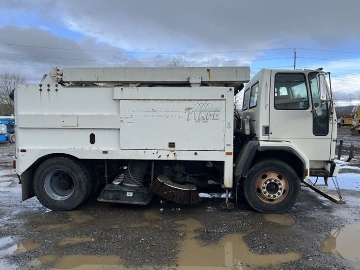 1997-ford-cf8000-image-3