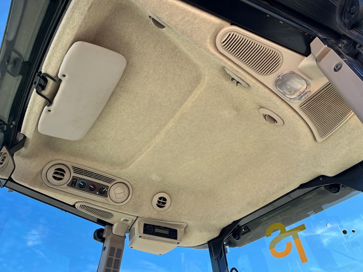 2020-john-deere-5100e-image-12