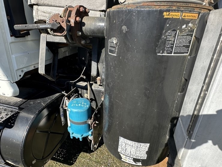 2007-caterpillar-c13-image-13