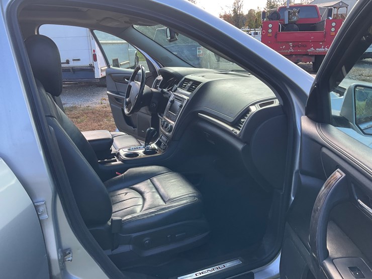 2015-gmc-acadia-image-20