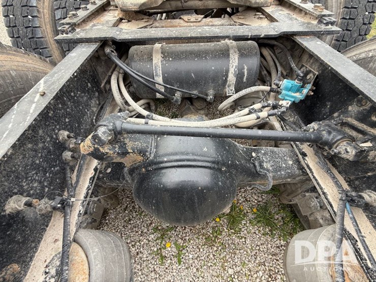 2012-freightliner-cascadia-truck-(lld1452)-image-13