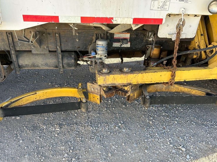 2019-peterbilt-520-image-19