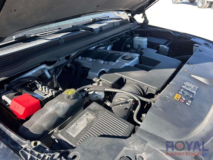 2015-cadillac-escalade-esv-image-9