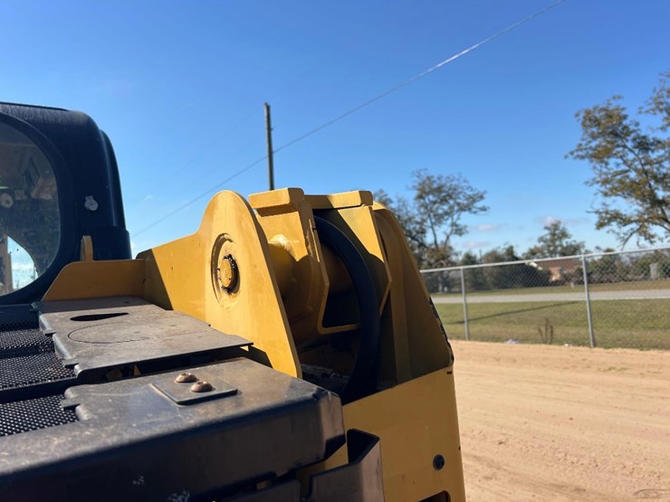 2020-caterpillar-239d3-image-17