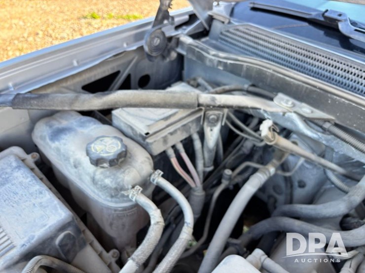 2015-chevrolet-silverado-image-52