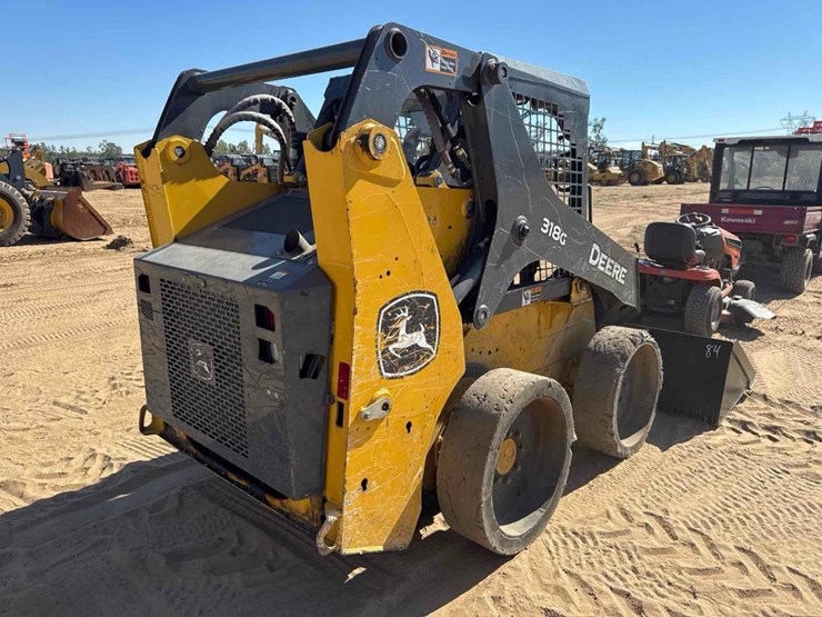 2022-deere-318g-image-4