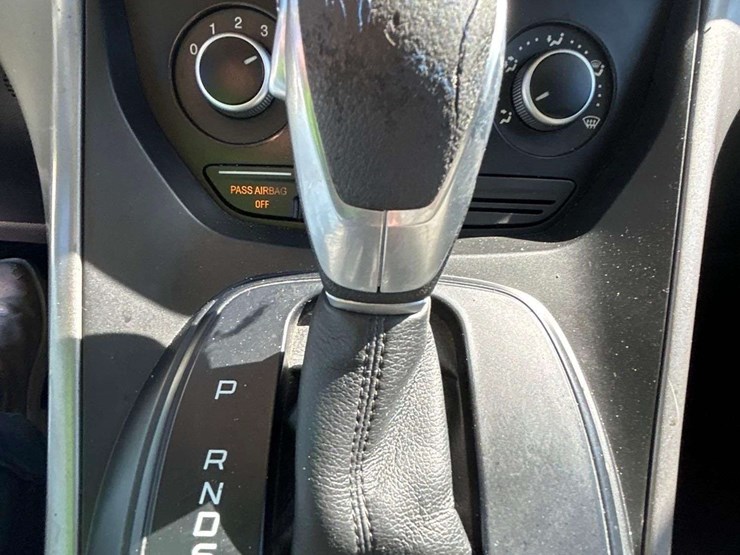 2015-ford-escape-se-image-19