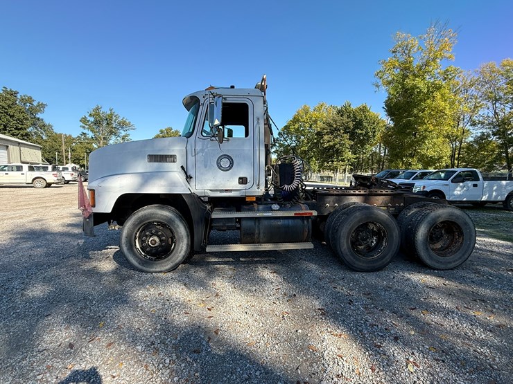 1995-mack-ch613-image-11