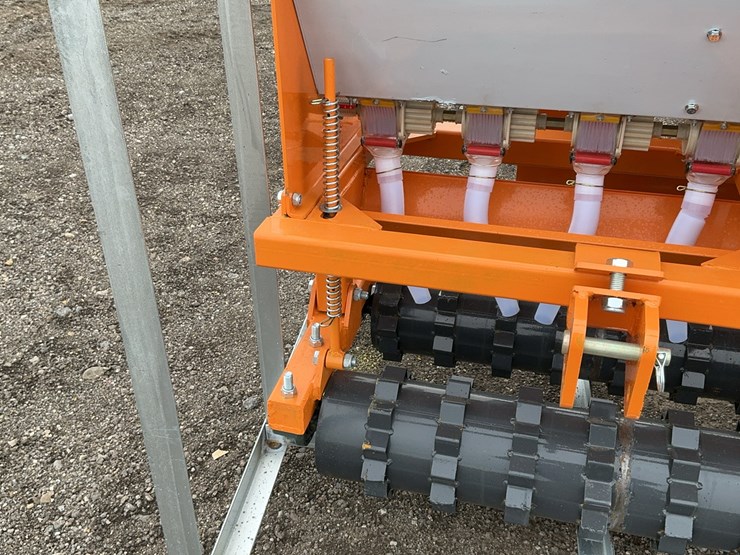 2025-caterpillar-12-image-13