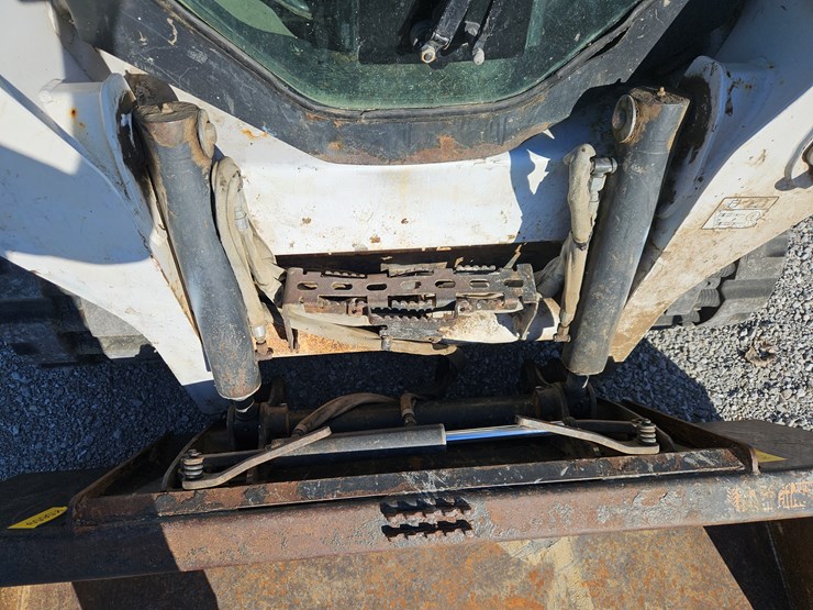 2013-bobcat-t590-image-5