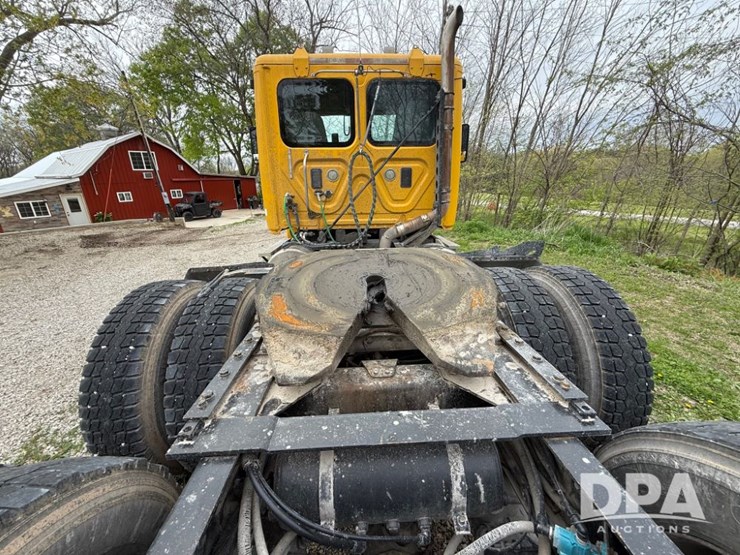 2012-freightliner-cascadia-truck-(lld1452)-image-14