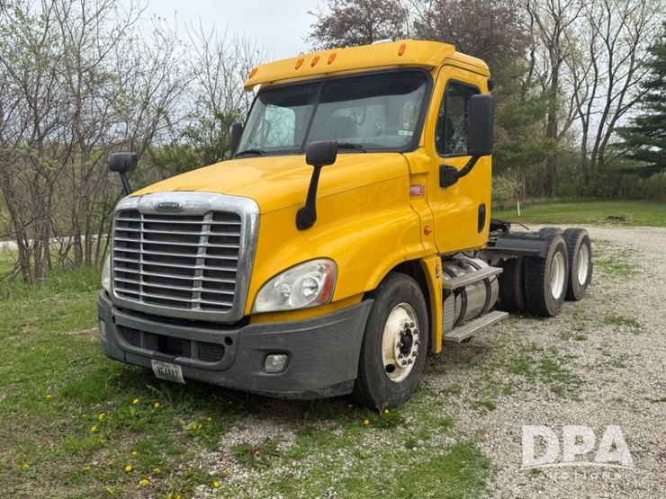 2012-freightliner-cascadia-truck-(lld1452)-image-1