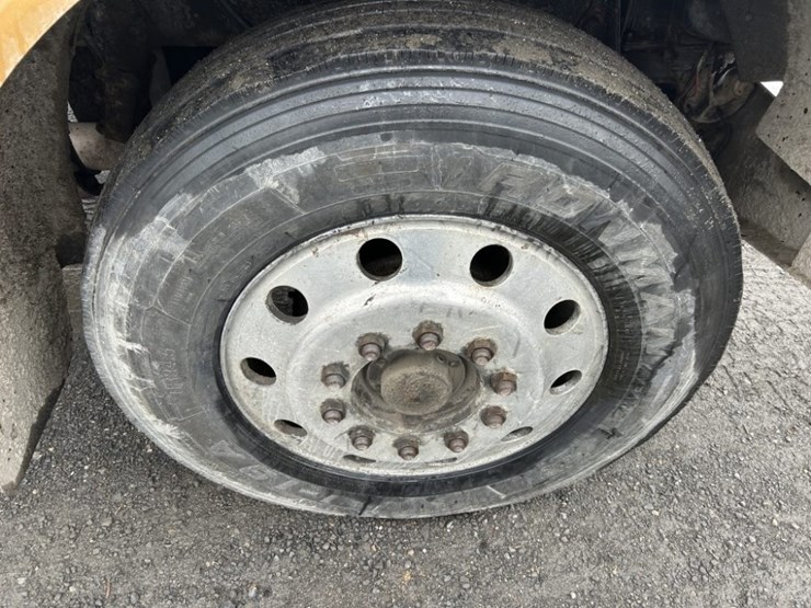 1992-peterbilt-379-image-30