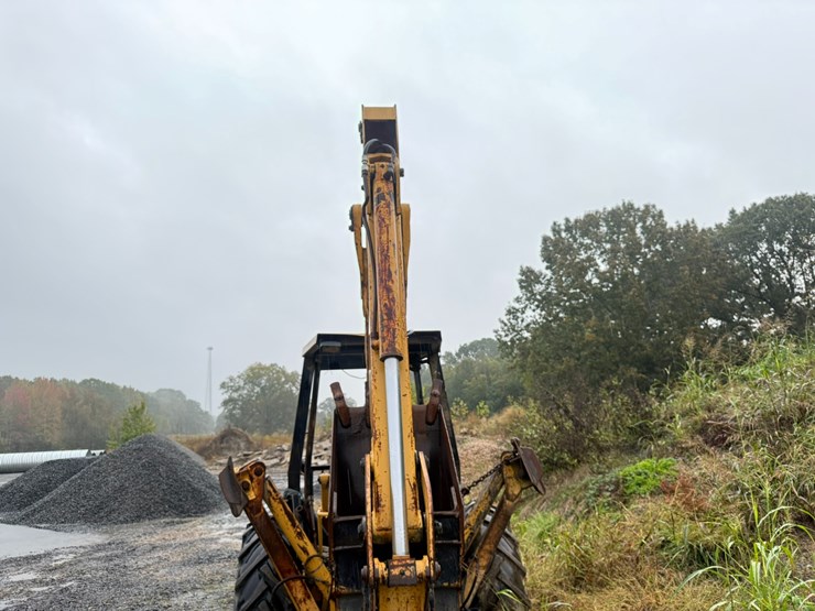 #22581-•-inop-ford-550d-backhoe-loader-image-16