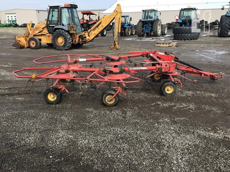 new-holland-169-image-4