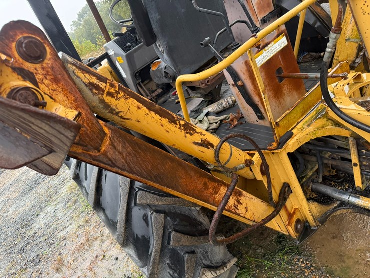 #22581-•-inop-ford-550d-backhoe-loader-image-23
