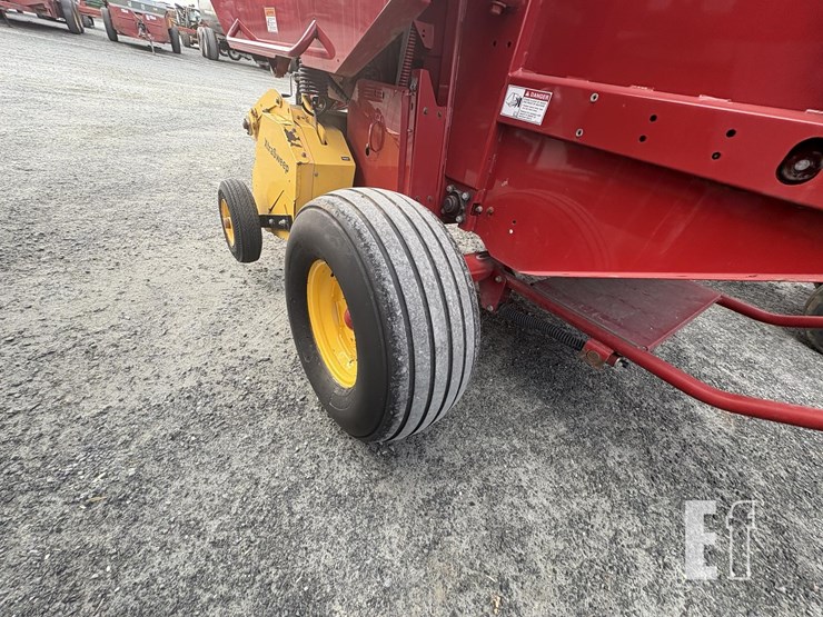 2013-new-holland-br7060-image-8