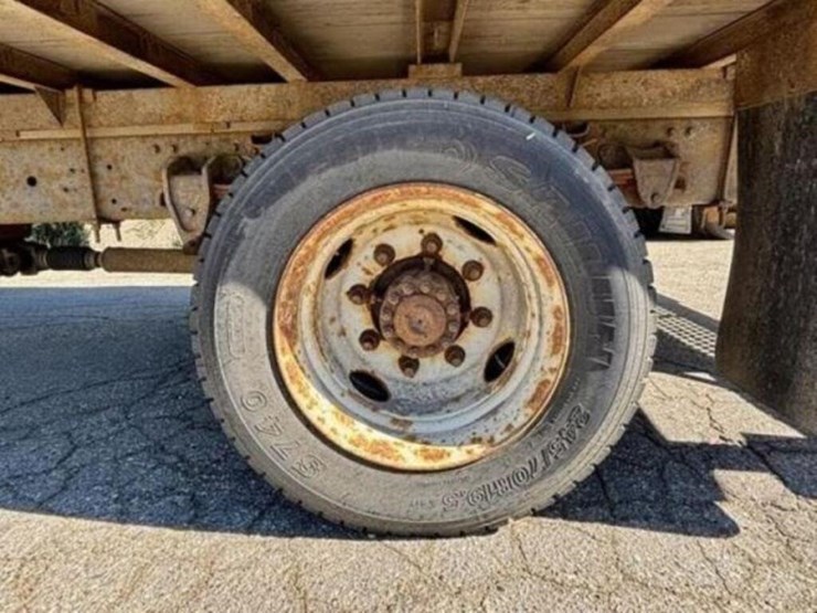 2010-hino-258-image-13