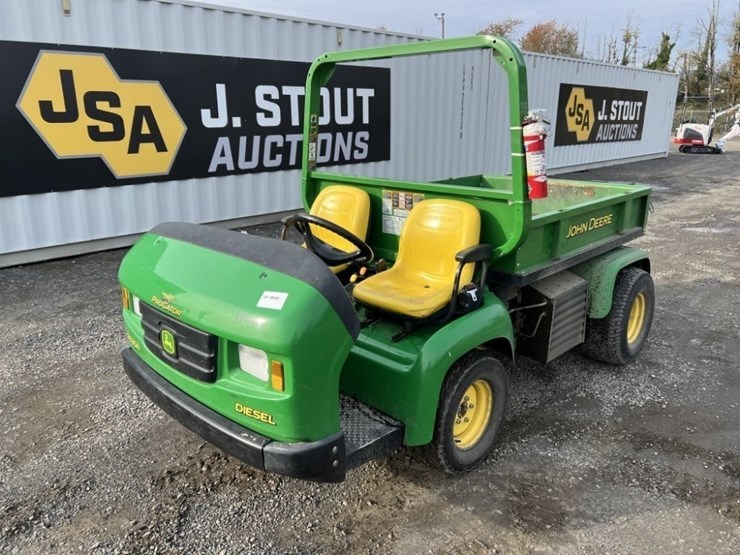 2019-john-deere-gator-image-1