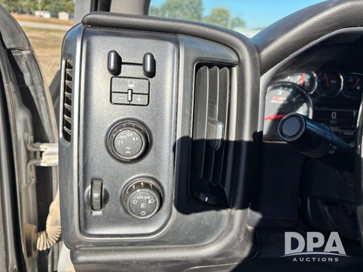 2015-chevrolet-silverado-image-76