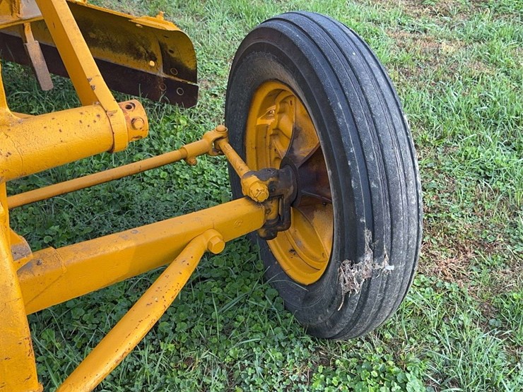 1937-caterpillar-no.-212-motor-grader-image-8