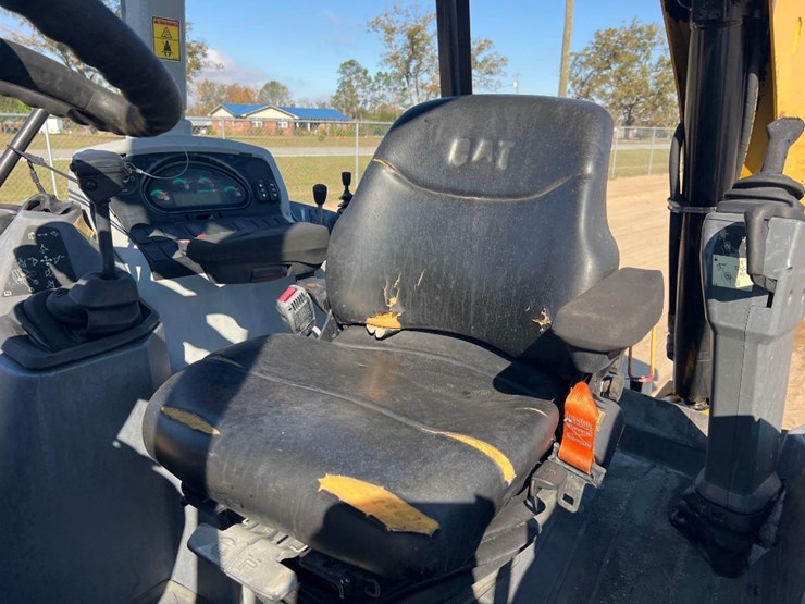 2015-caterpillar-415f2-image-29