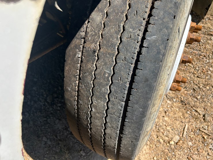 #22532-•-1996-freightliner-t/a-daycab-dump-truck-vin:1fuydzyb8tp876191-image-13