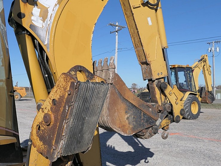 2006-caterpillar-420d-image-11