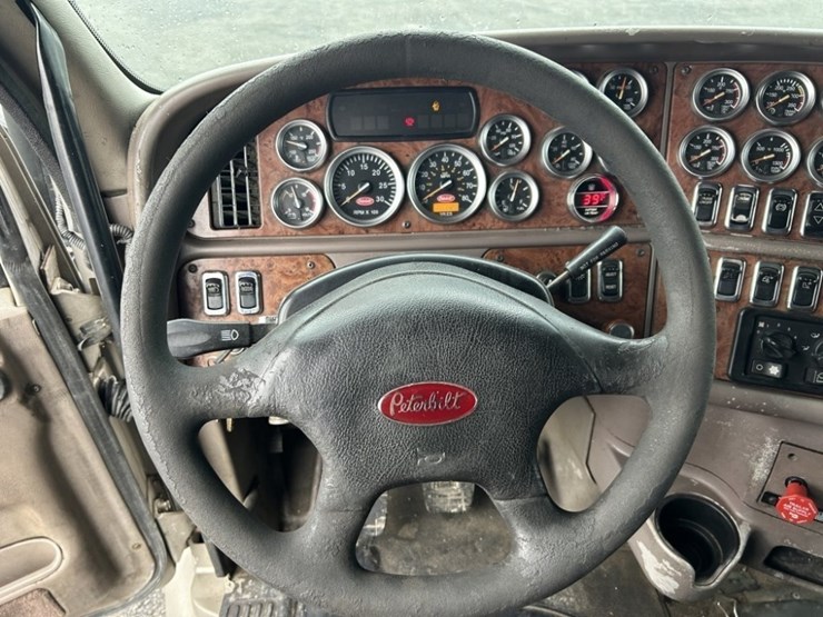 2007-peterbilt-387-image-21