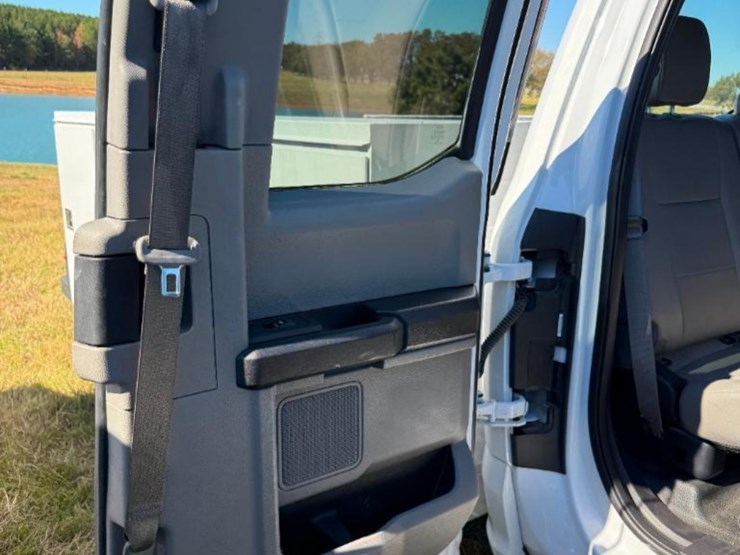 2017-ford-f350-xl-image-30