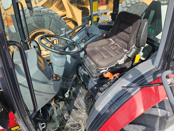 2021-massey-ferguson-1835m-image-9