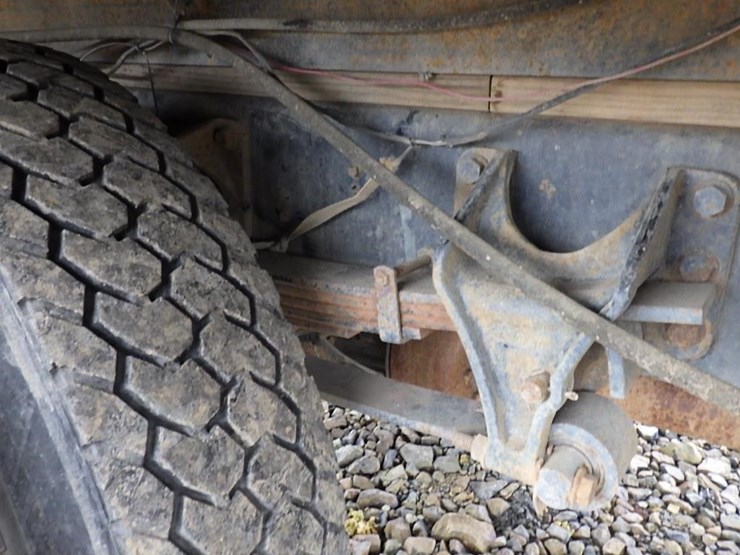 2011-ford-f650-image-17