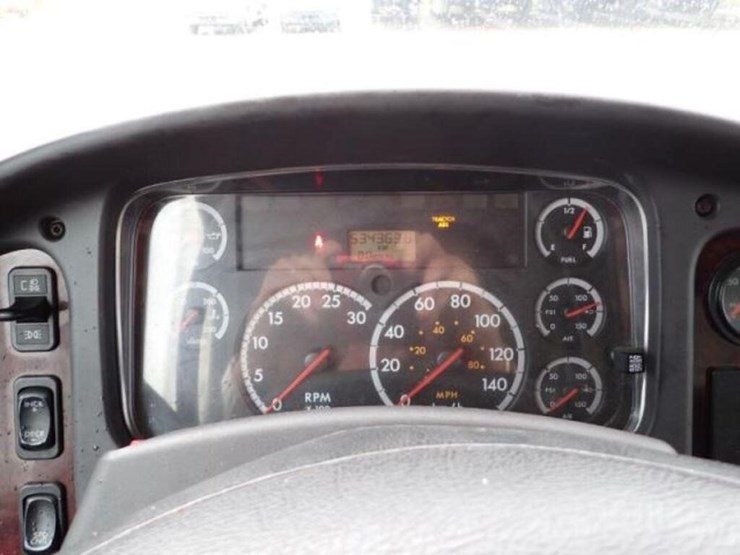 inoperable-2010-freightliner-m2106-business-class-image-14