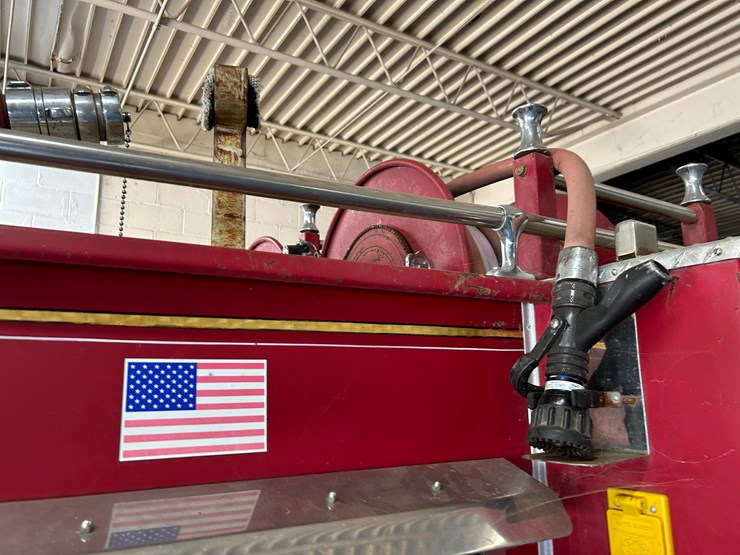 #22556-•-howe-load-star-1800-s/a-daycab-fire-truck-d0532ghb25589-image-33