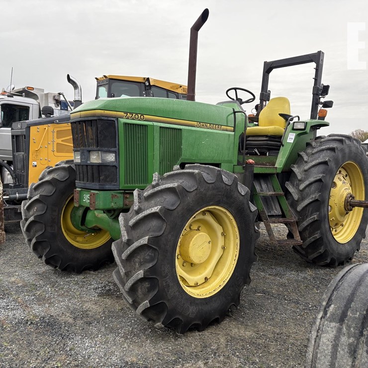 JOHN DEERE 7700
