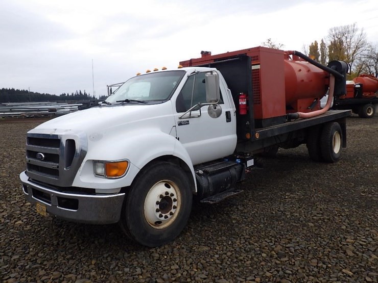 2011-ford-f650-image-1
