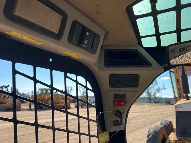 2020-caterpillar-239d3-image-30