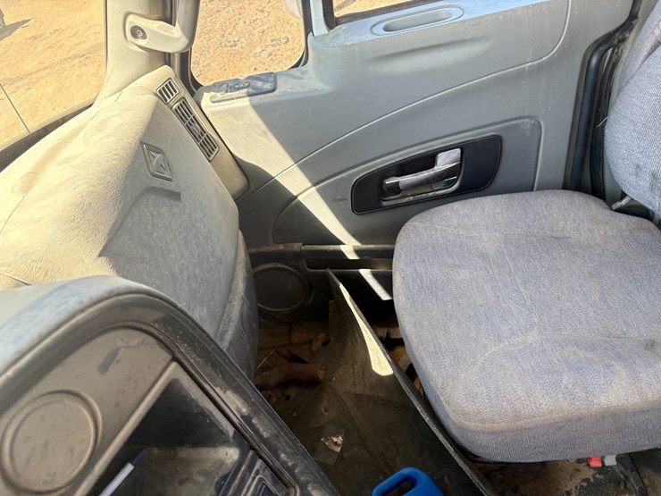 #22534-•-2014-freightliner-prostar-lf-687-t/a-daycab-truck-tractor-vin:-1hsdjsnr4eh099715-image-67