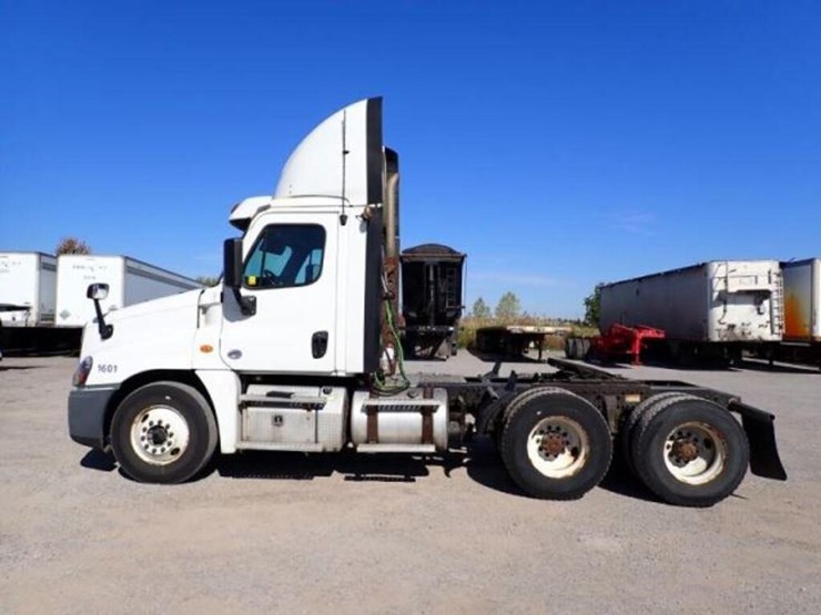 2016-freightliner-cascadia-t/a-hiway-tractor---day-image-8