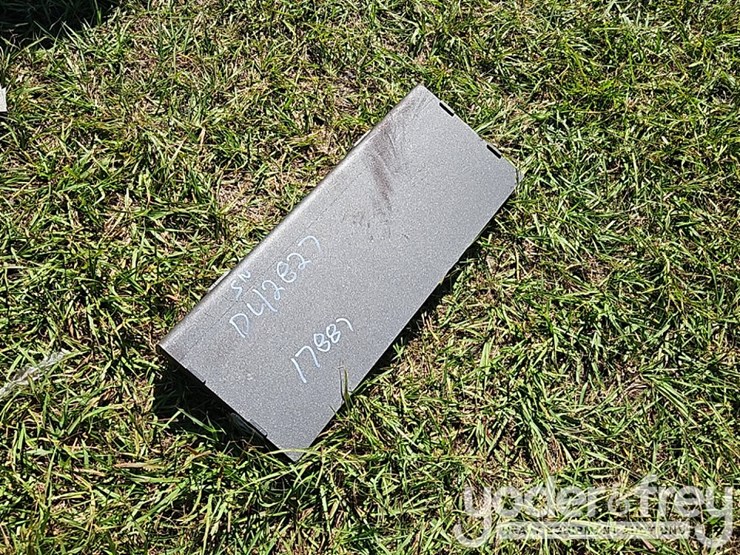 unused-mounting-plate-to-suit-mini-skidsteers-image-1