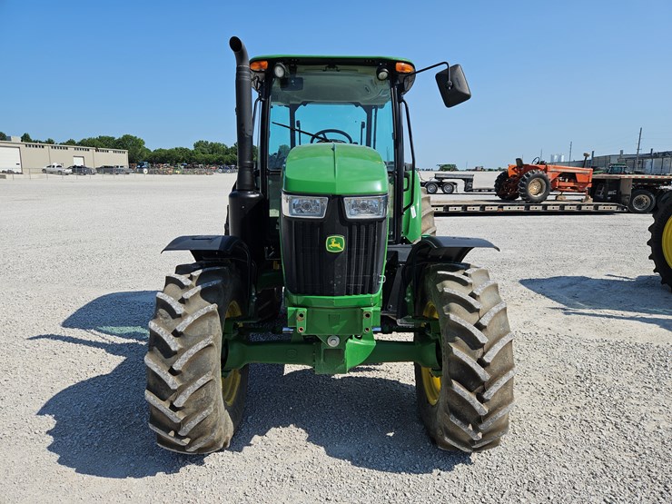 2021-john-deere-6135e-image-2