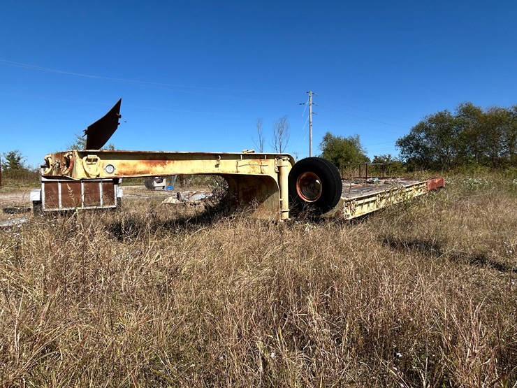 #22567-•-cw-4373-44'-t/a-fixed-neck-lowboy-trailer-cw-94-image-1