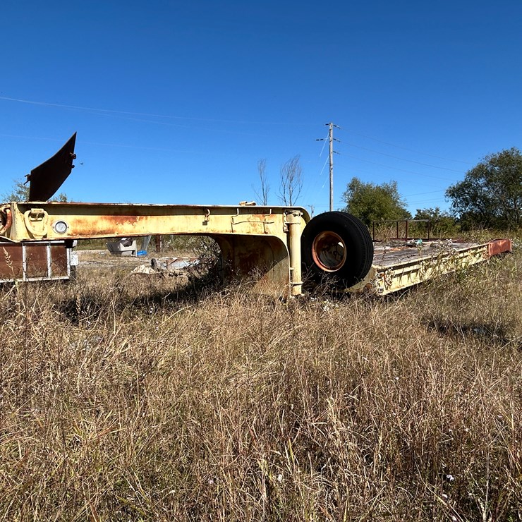 #22567 • CW-4373 44' T/A Fixed Neck Lowboy Trailer CW-94