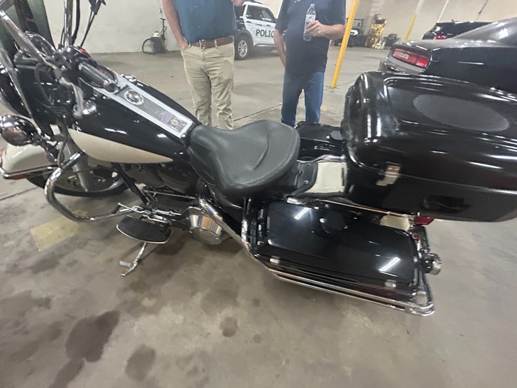 #27034-•-2003-harley-davidson-police-road-king-motorcycle-vin:-1hd1fhw183y736720-image-18