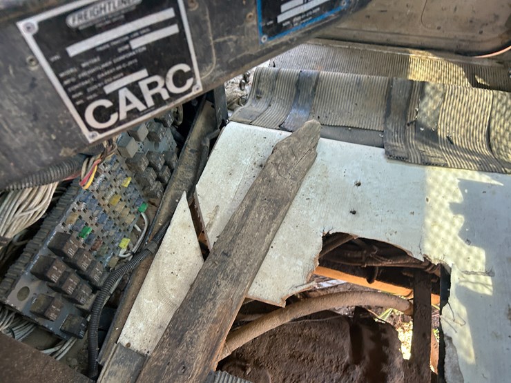 #22529-•-inop-1992-freightliner-t/a-daycab-truck-tractor-vin:-1fuymzyb1np357132-image-53