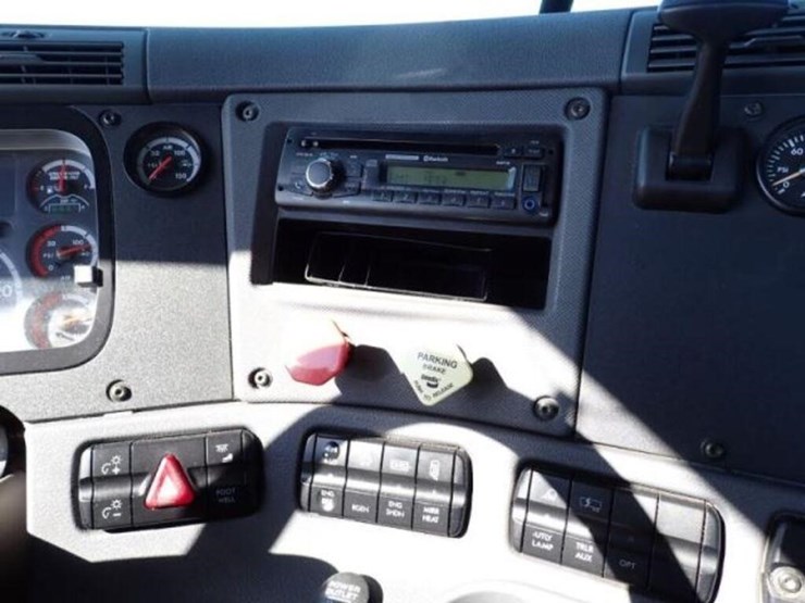 2016-freightliner-cascadia-t/a-hiway-tractor---day-image-17